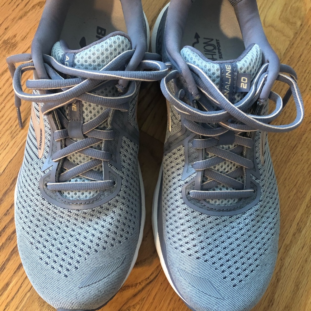 WORN ONCE Brooks